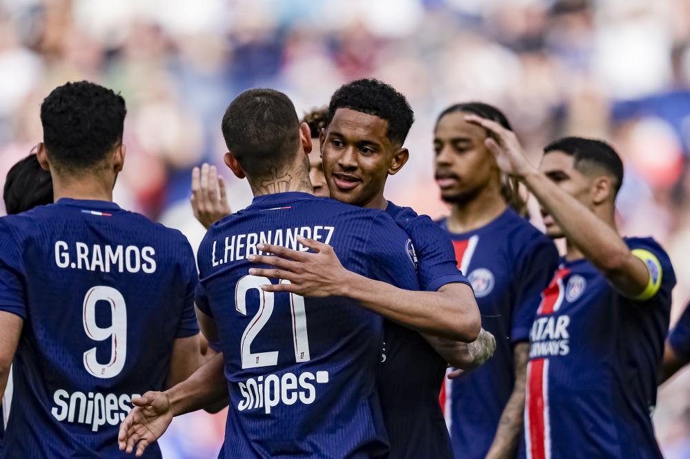 队敲响了警 队敲响了警